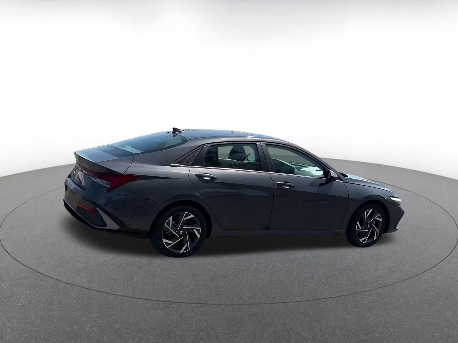 Used 2025 Hyundai Elantra SEL FWD image 15