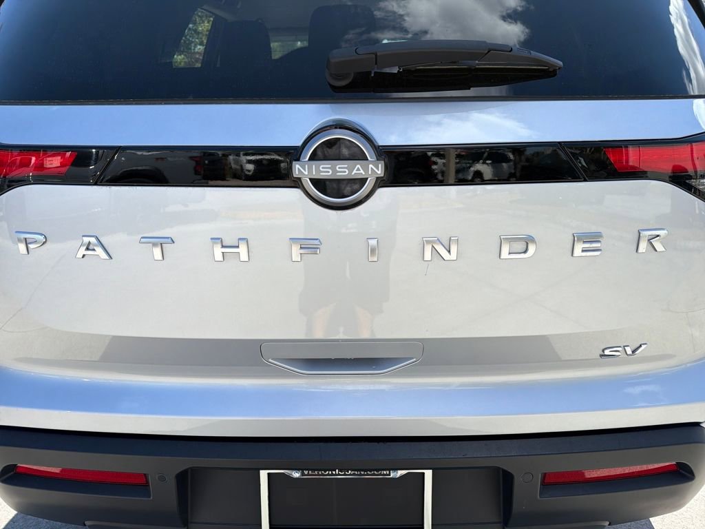 Used 2024 Nissan Pathfinder SV image 9