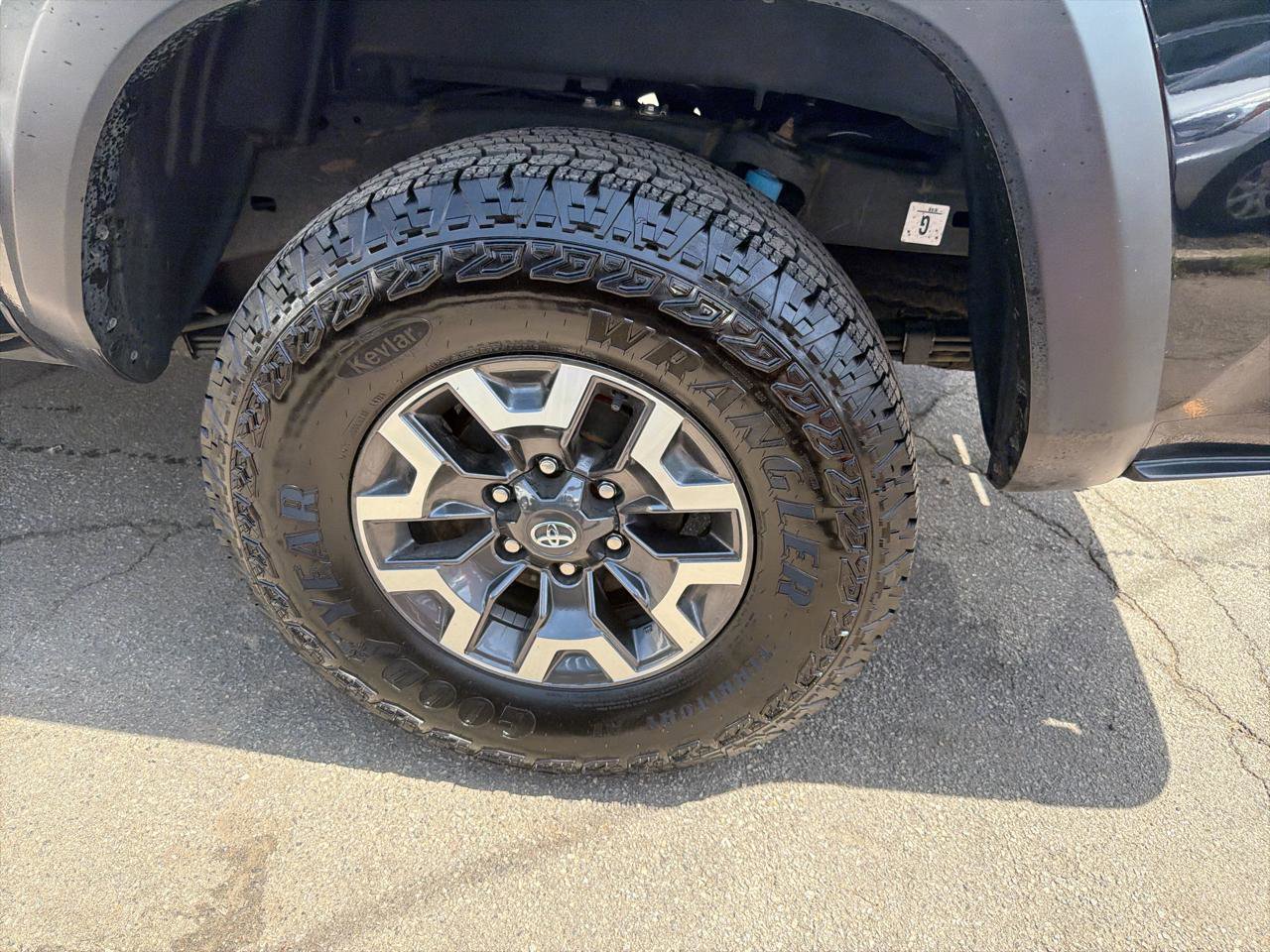 Used 2023 Toyota Tacoma TRD Off-Road w/ TRD Premium Off Road Package AWD/4WD image 11