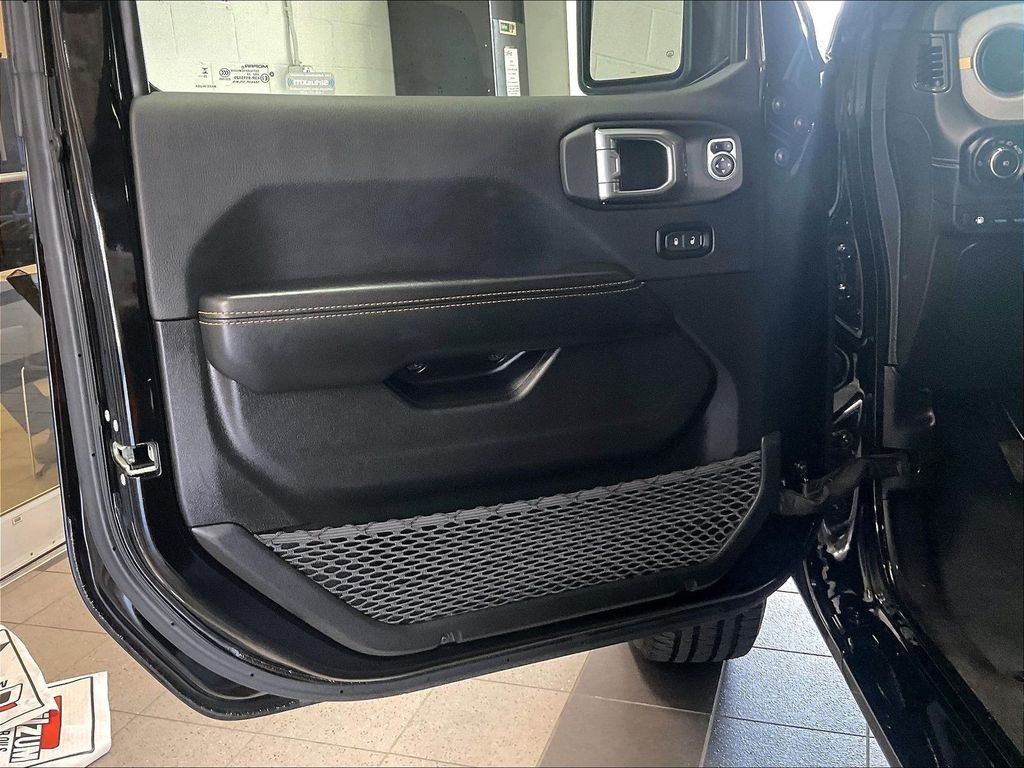 Used 2024 Jeep Wrangler Unlimited Sahara AWD/4WD image 9