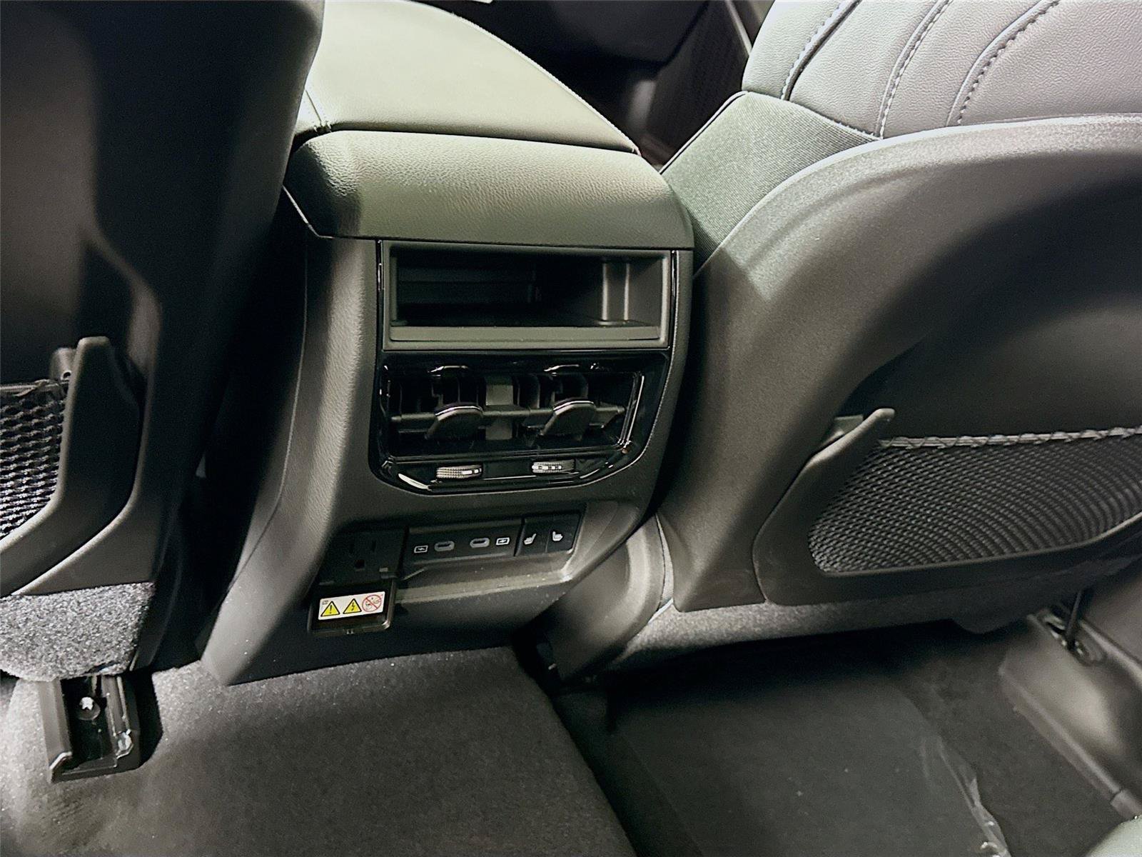 New 2026 Jeep Grand Cherokee Limited w/ Limited Altitude Package AWD/4WD image 19