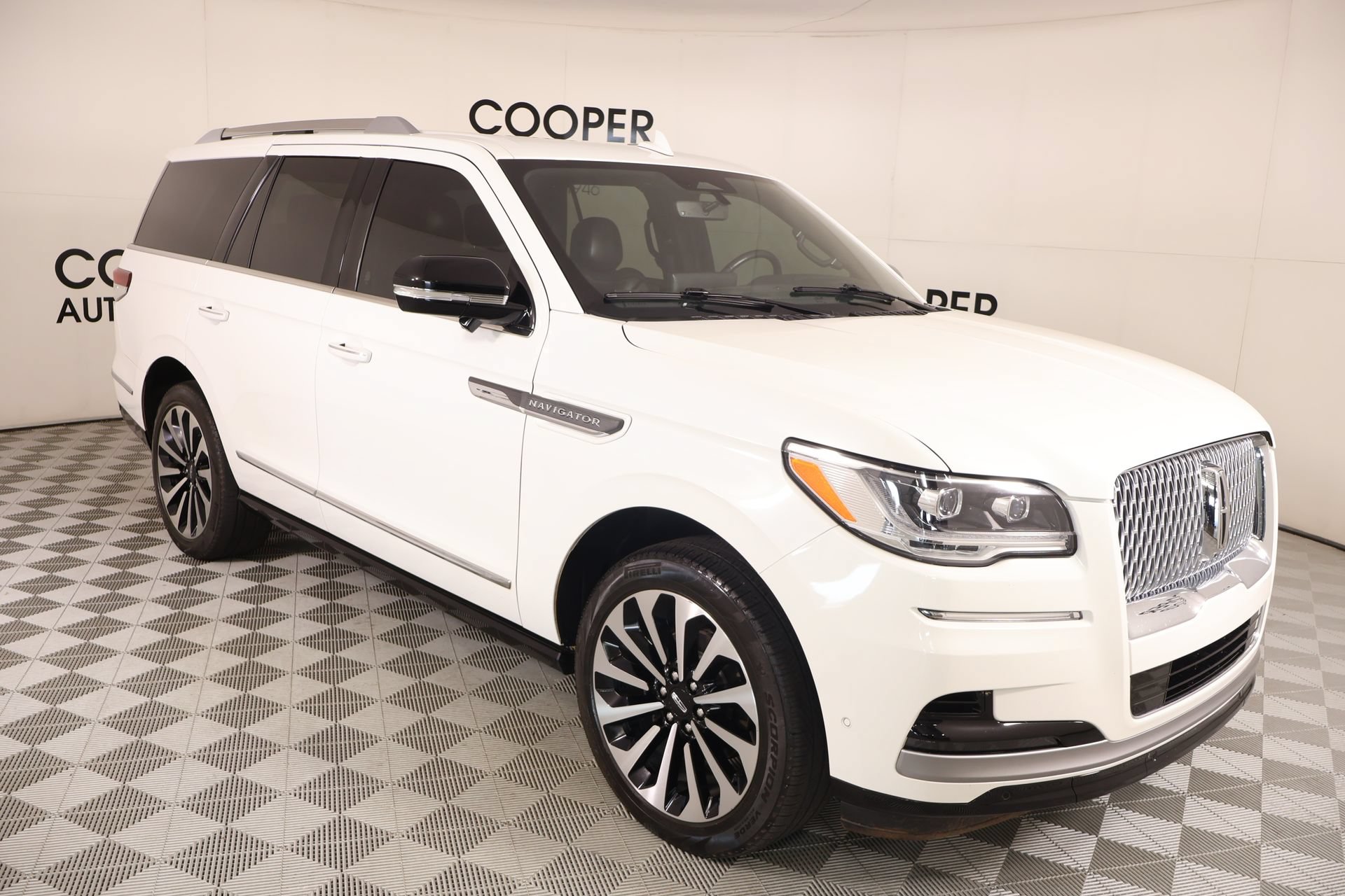 Used 2022 Lincoln Navigator Reserve AWD/4WD image 1