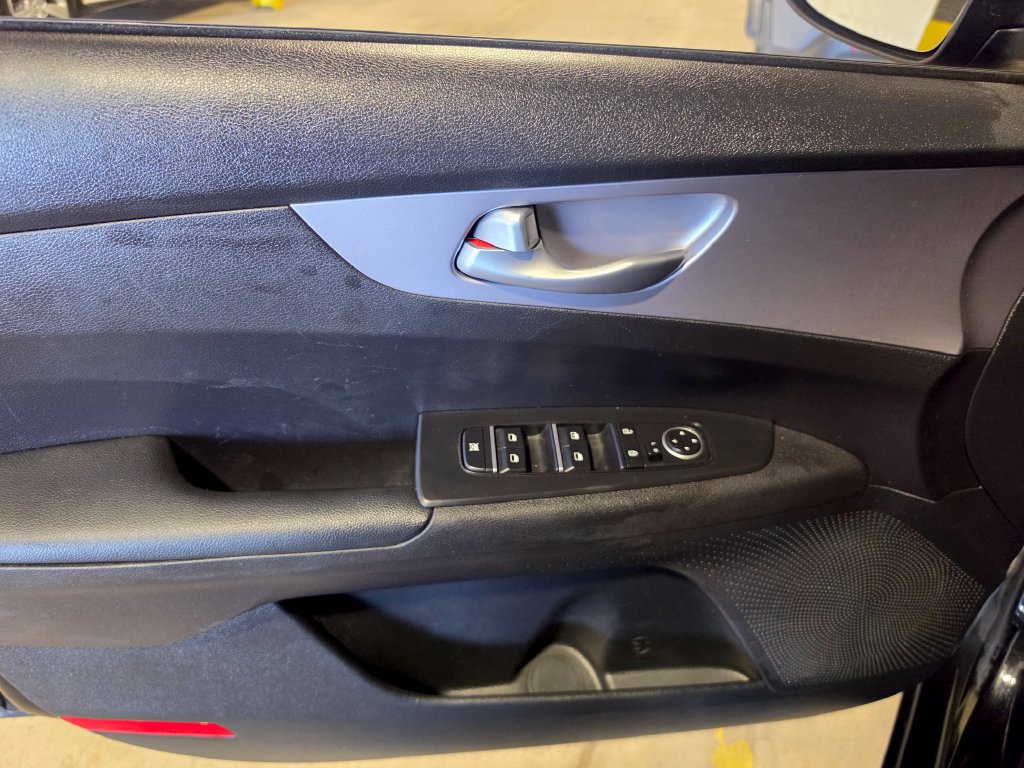 Used 2024 Kia Forte LXS FWD image 5