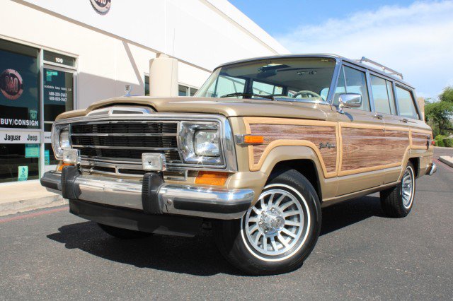 Used 1990 Jeep Grand Wagoneer image 1