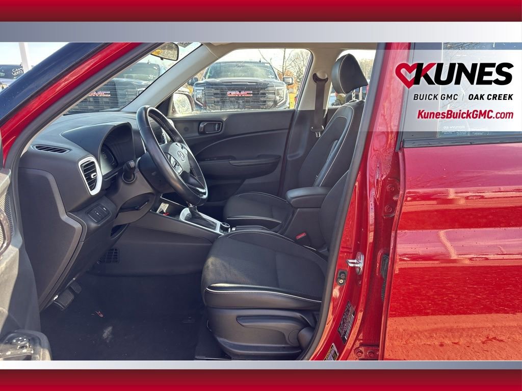 Used 2023 Hyundai Venue Limited w/ Cargo Package image 10