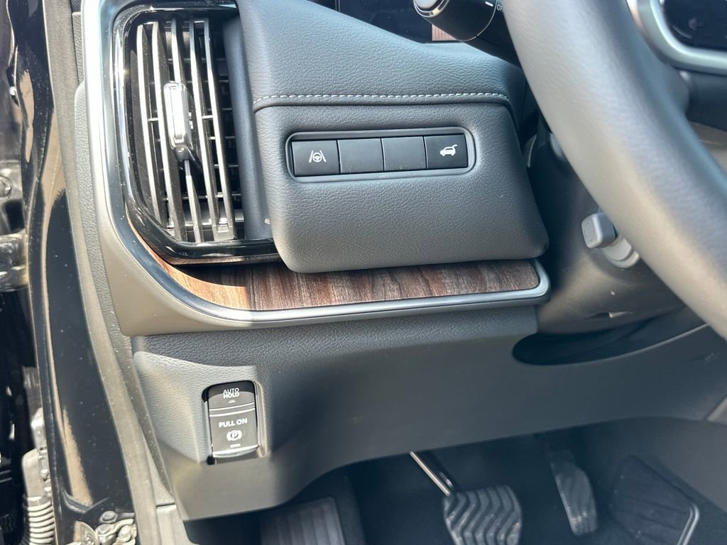 New 2026 Nissan Armada SL w/ Captain's Chari Seat Package image 14