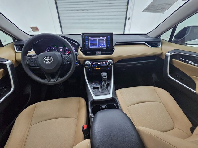 Used 2021 Toyota RAV4 XLE w/ Convenience Package image 29