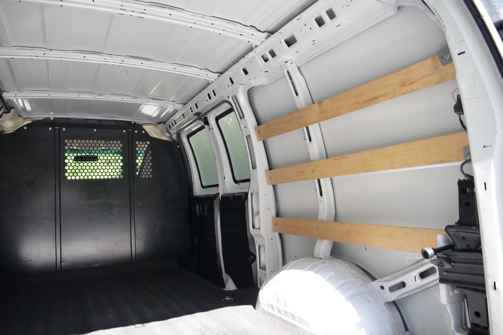 Used 2021 Chevrolet Express 2500 w/ Driver Convenience Package RWD image 24