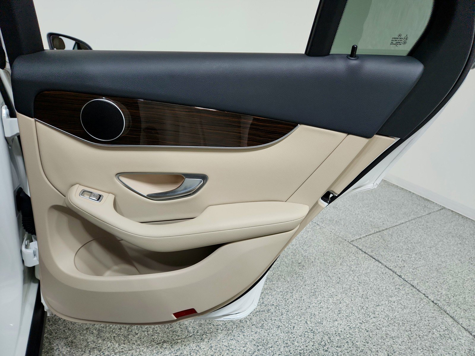 Certified 2020 Mercedes-Benz GLC 300 4MATIC image 27