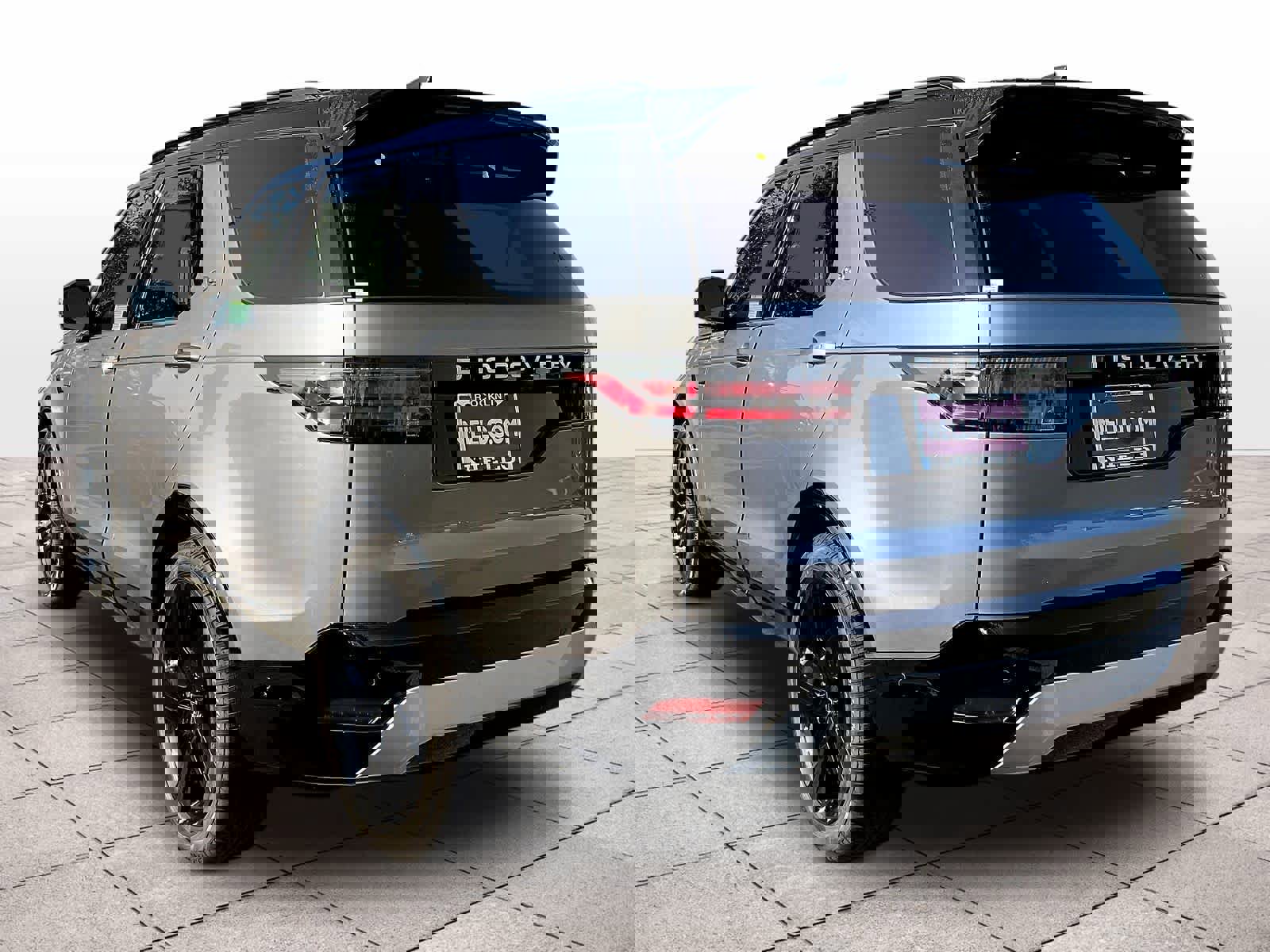 New 2025 Land Rover Discovery Metropolitan Edition image 3
