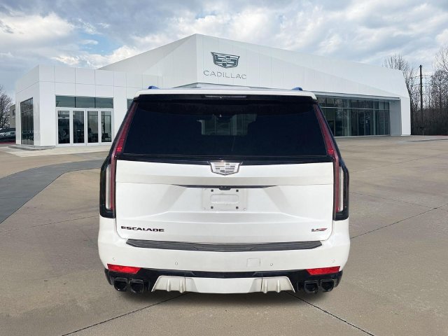Used 2023 Cadillac Escalade ESV V w/ LPO, ONYX Package AWD/4WD image 4