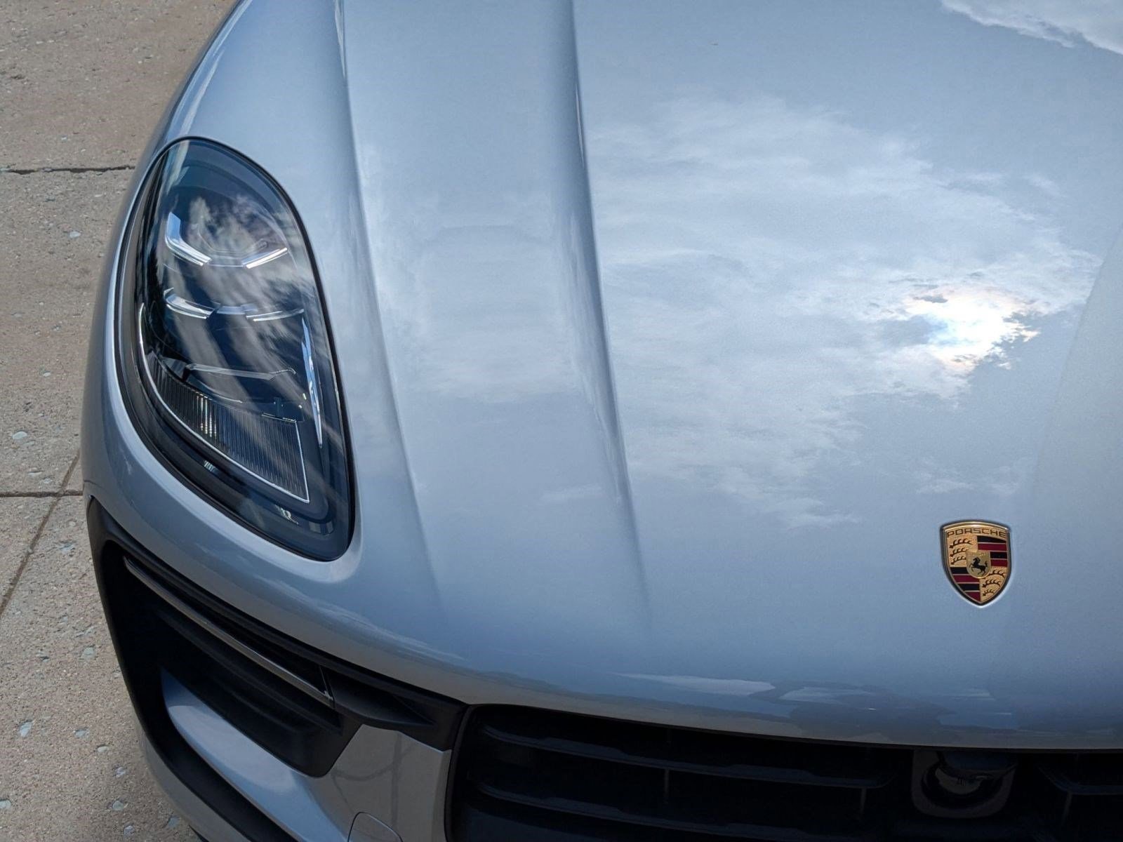 Certified 2025 Porsche Macan AWD/4WD image 12