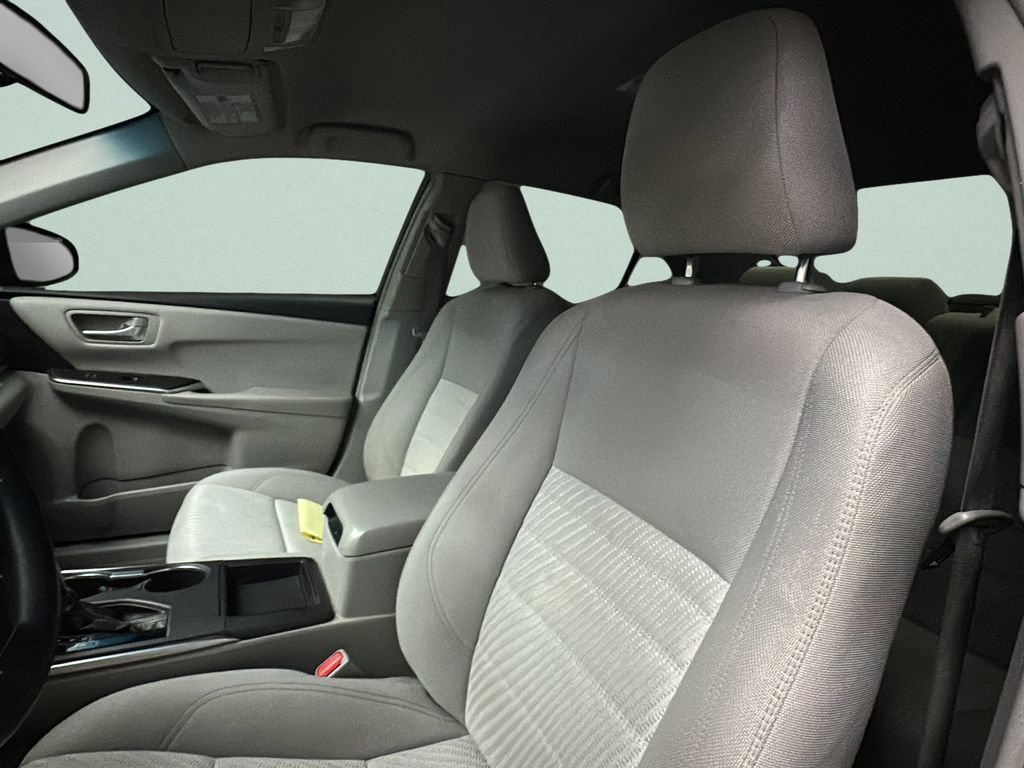 Used 2016 Toyota Camry LE image 8