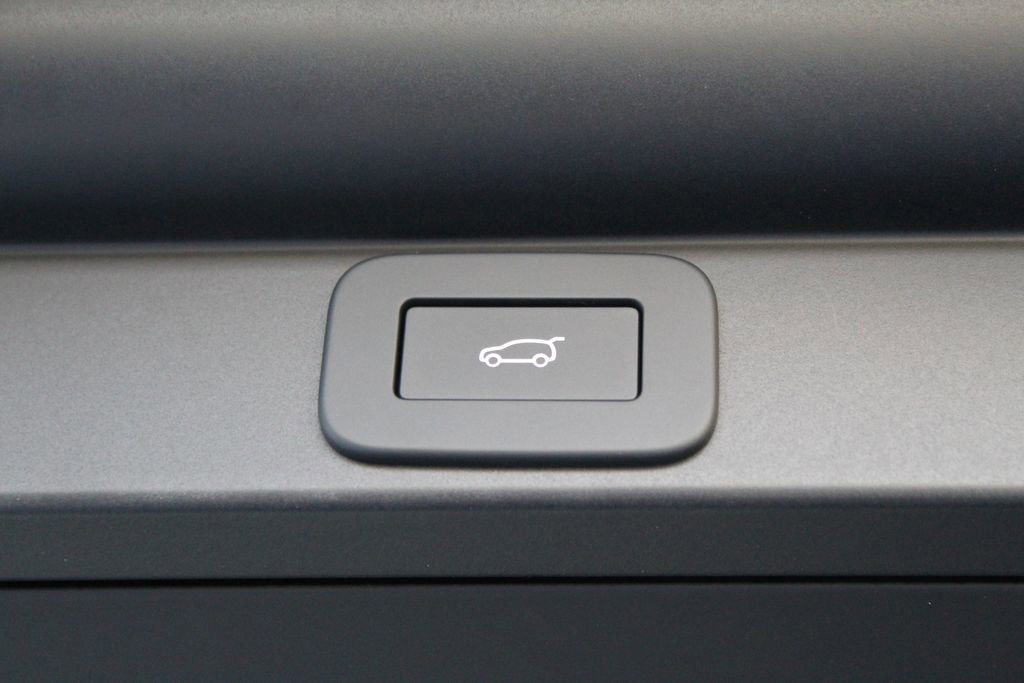 New 2026 Land Rover Range Rover SE image 22