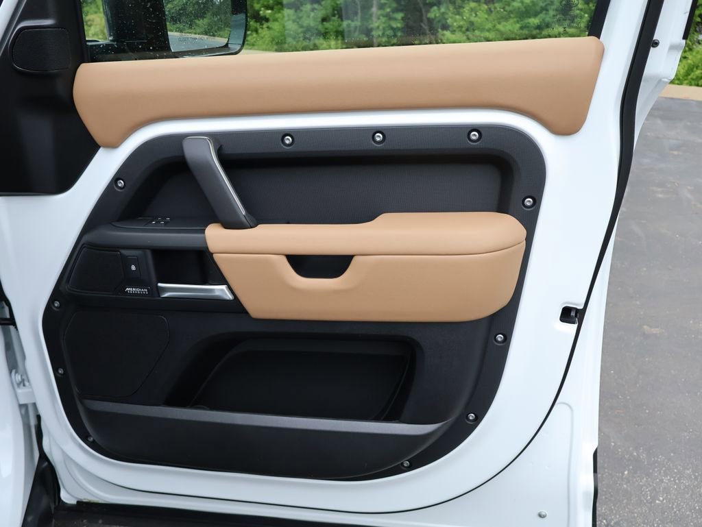 New 2026 Land Rover Defender 110 X-Dynamic SE AWD/4WD image 11
