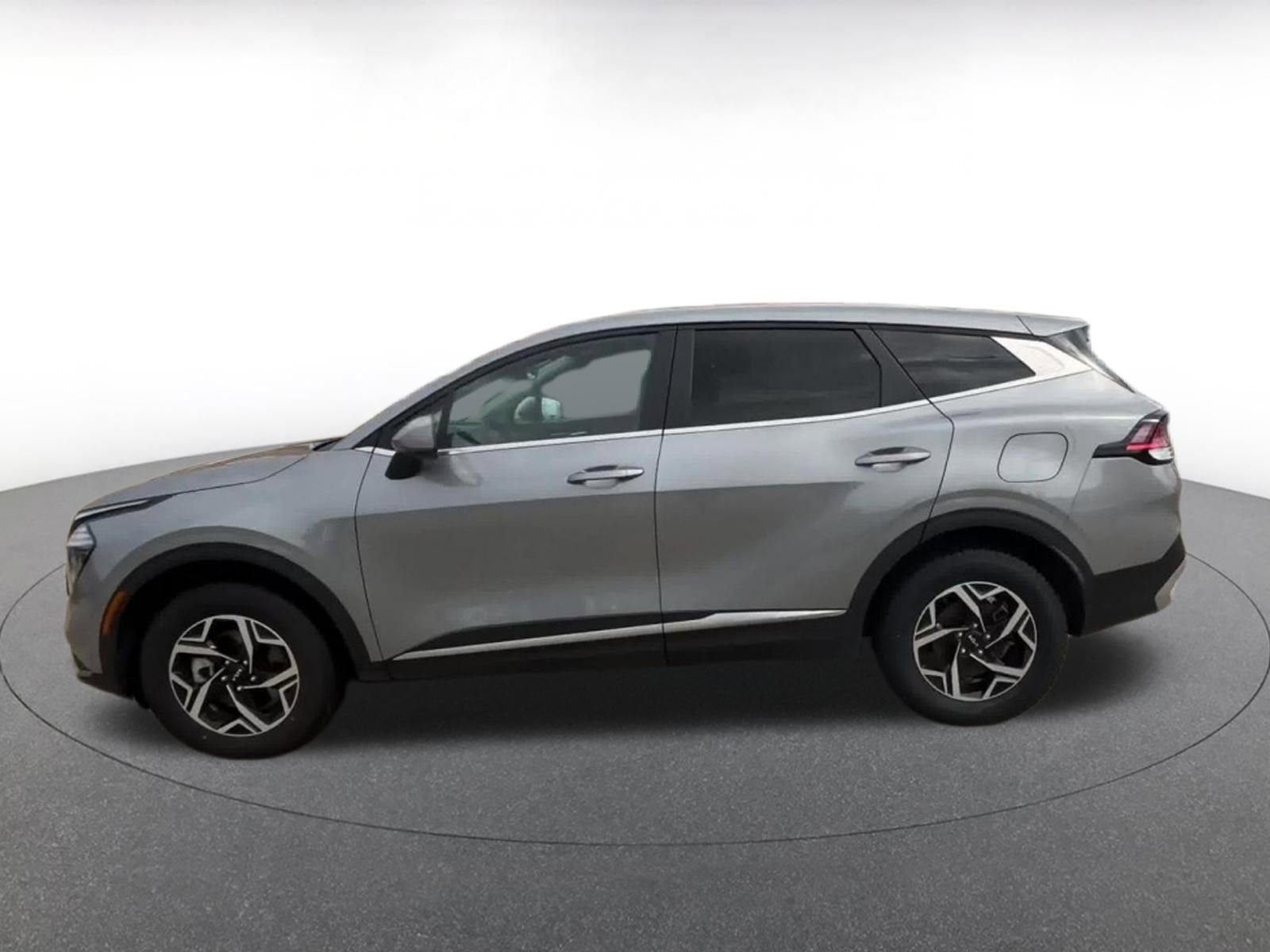 Used 2024 Kia Sportage LX image 9