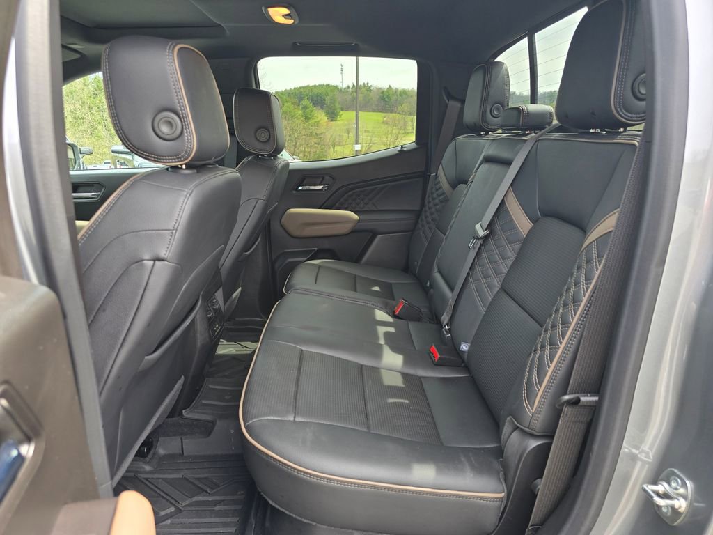 Used 2024 GMC Canyon Denali image 10