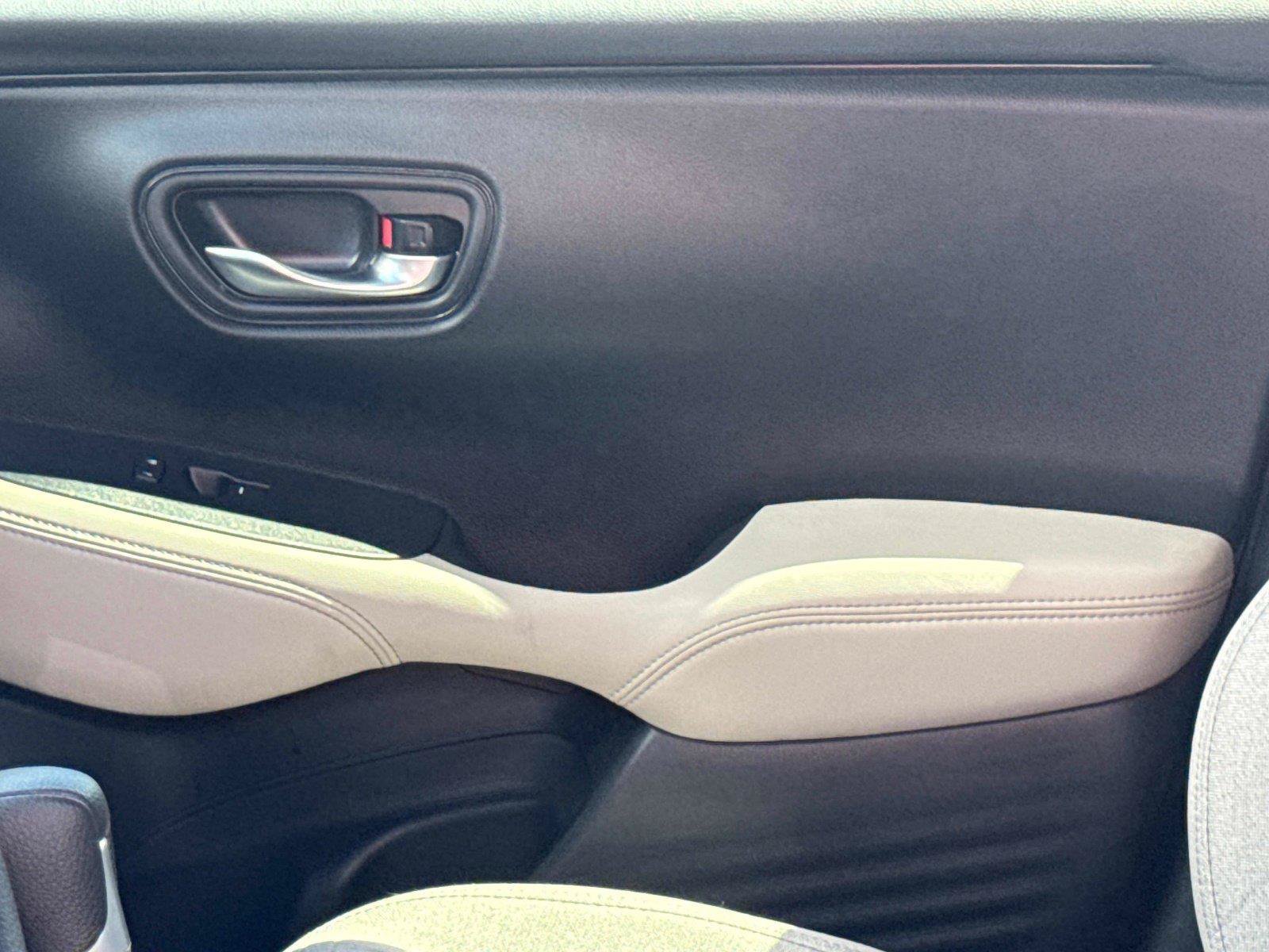 Certified 2025 Honda HR-V LX image 19