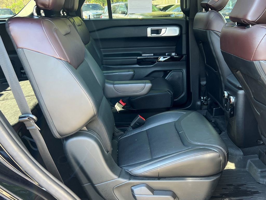 Used 2024 Ford Explorer Platinum w/ Technology Package AWD/4WD image 16