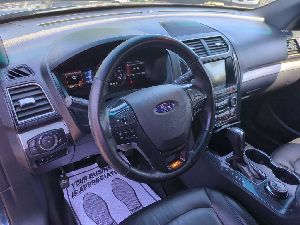 Used 2017 Ford Explorer XLT w/ Equipment Group 202A AWD/4WD image 13
