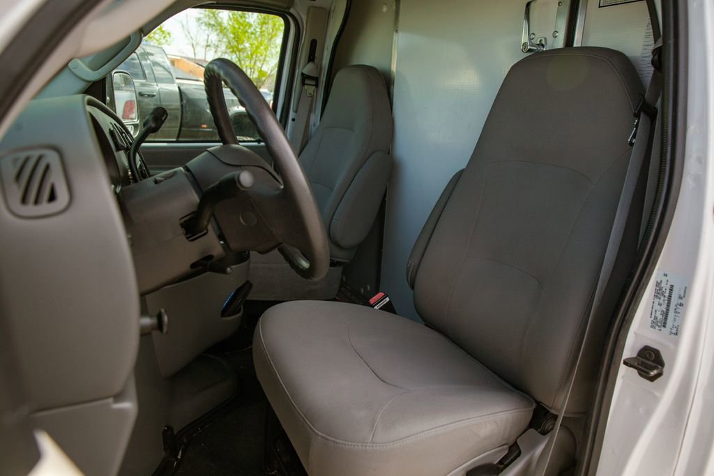 Used 2005 Ford E-350 and Econoline 350 Super Duty image 12