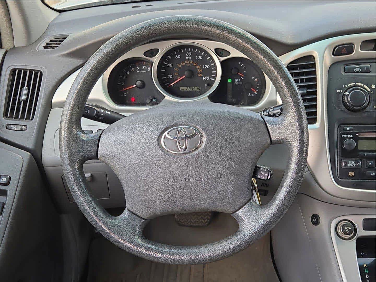 Used 2005 Toyota Highlander 2WD V6 w/ 3rd Row image 16