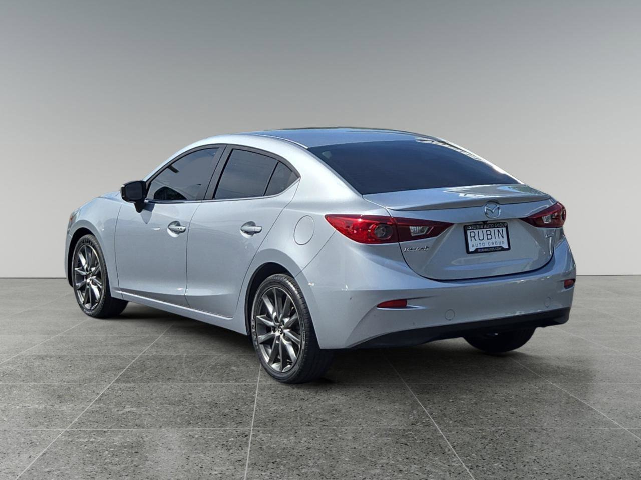 Used 2018 MAZDA MAZDA3 Touring FWD image 5