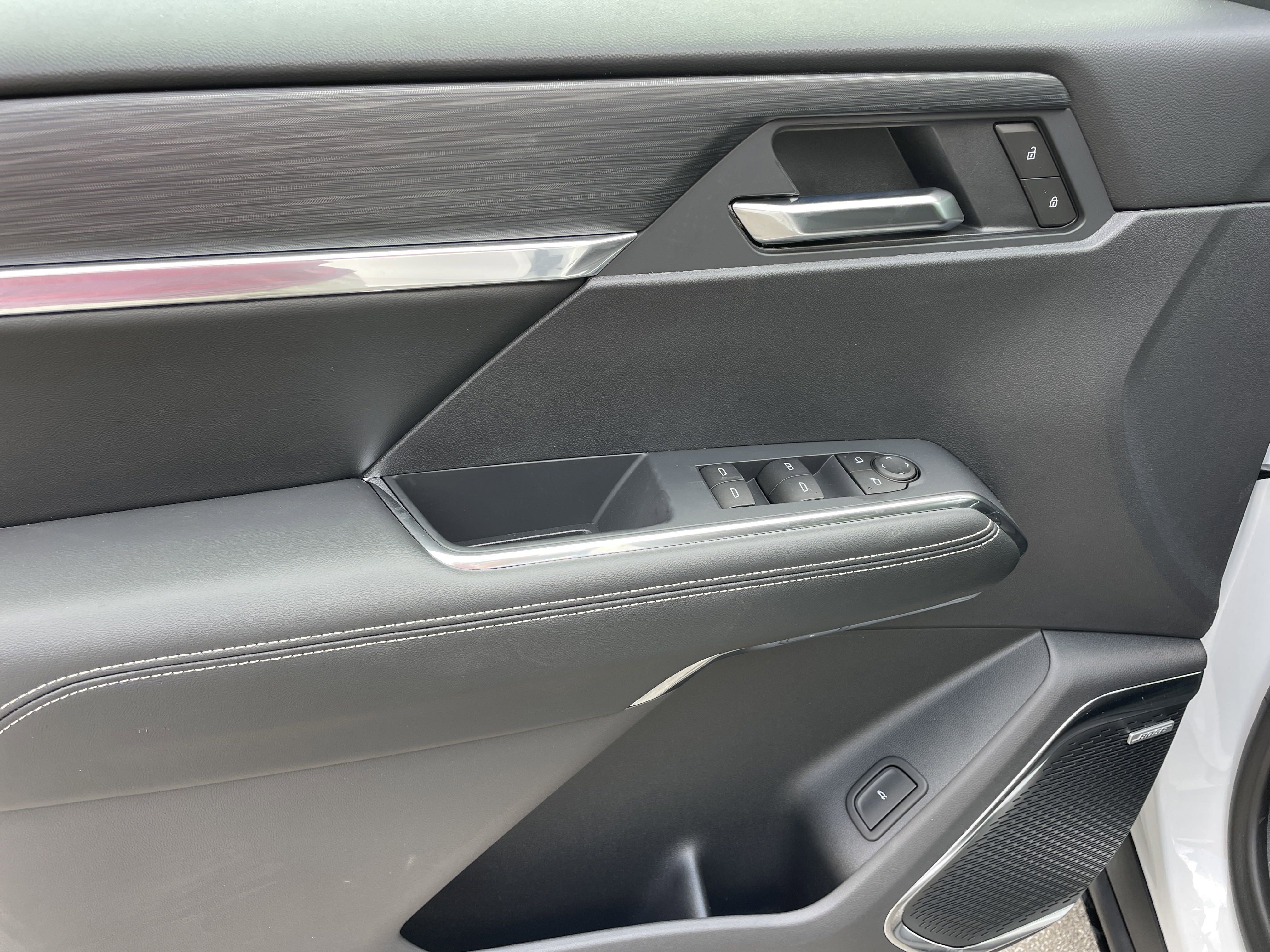 New 2025 GMC Acadia Elevation image 14