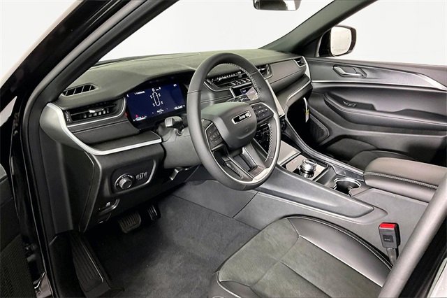 New 2025 Jeep Grand Cherokee L Altitude image 8