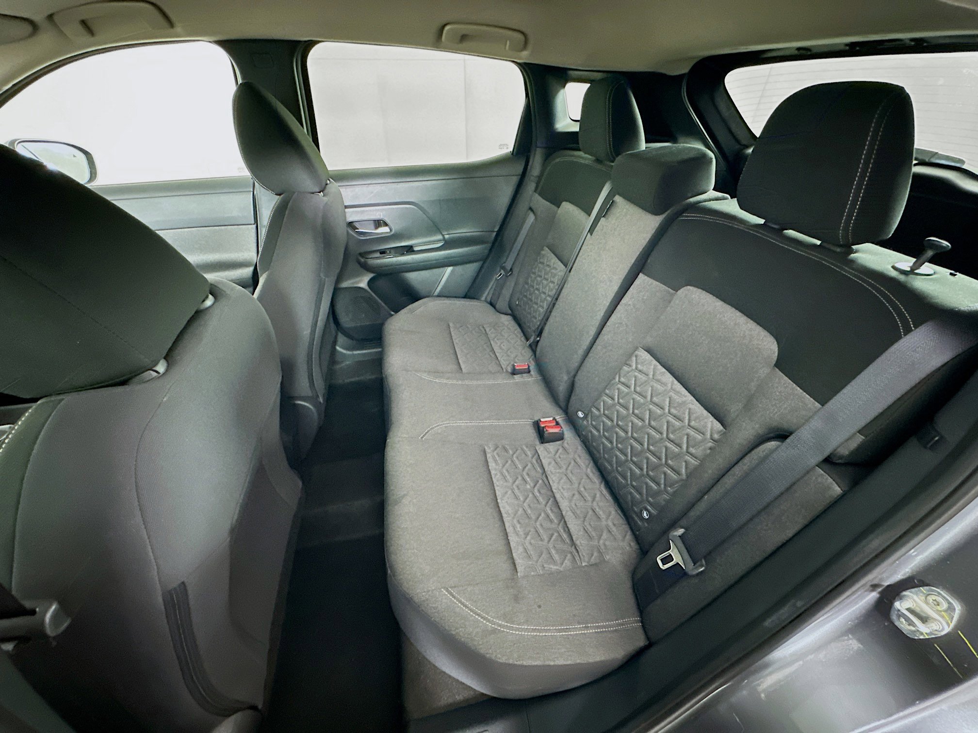 Used 2025 Nissan Kicks SV image 25