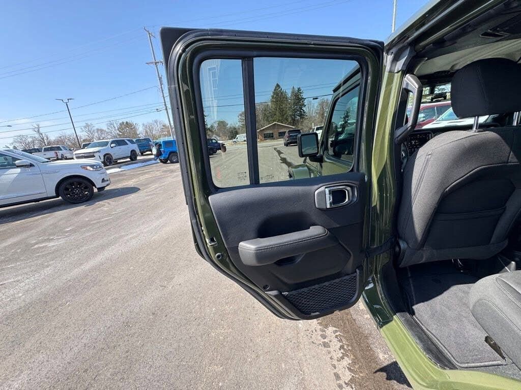 Used 2023 Jeep Wrangler Sahara AWD/4WD image 45