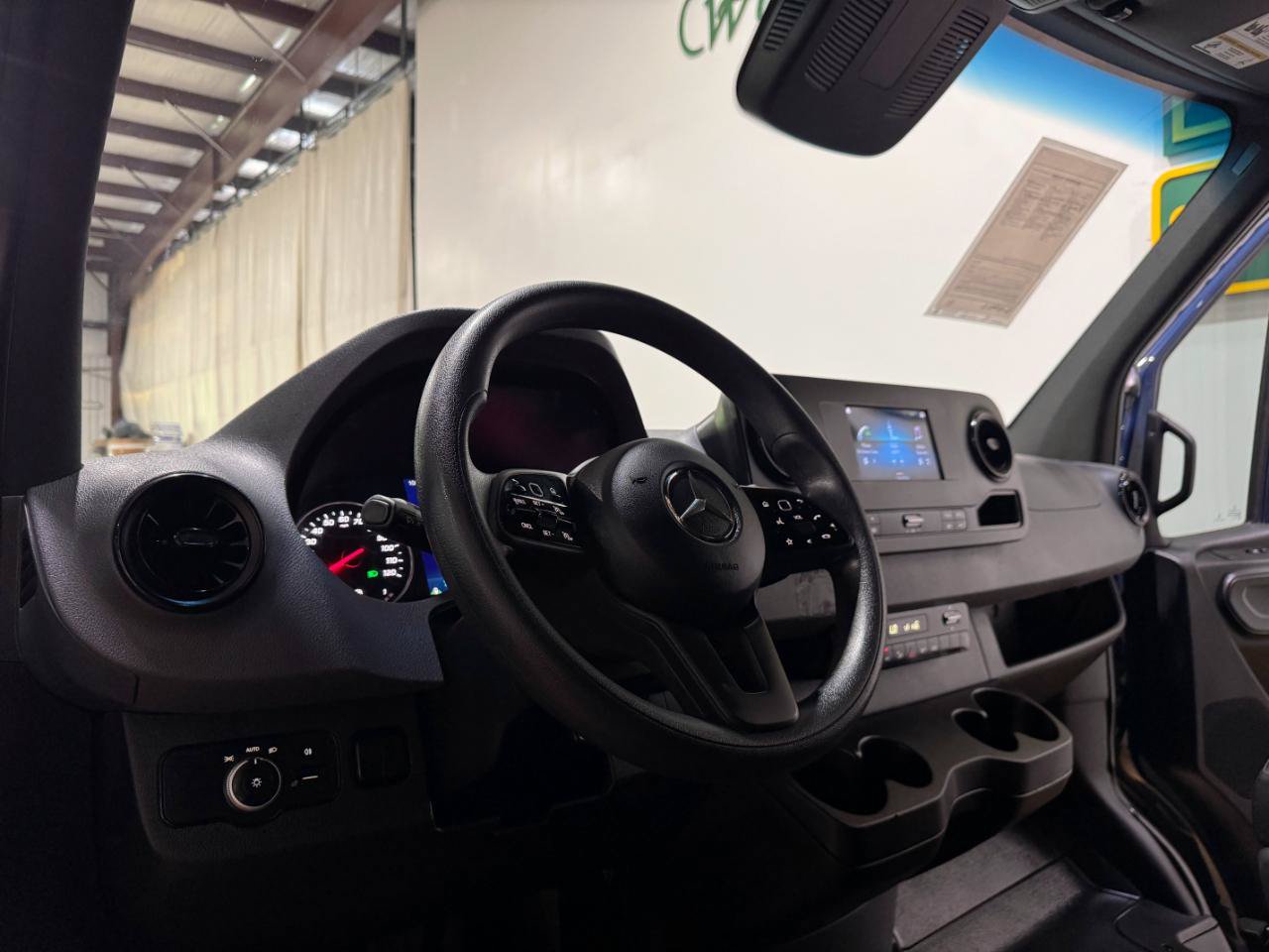Used 2024 Mercedes-Benz Sprinter 2500 image 9