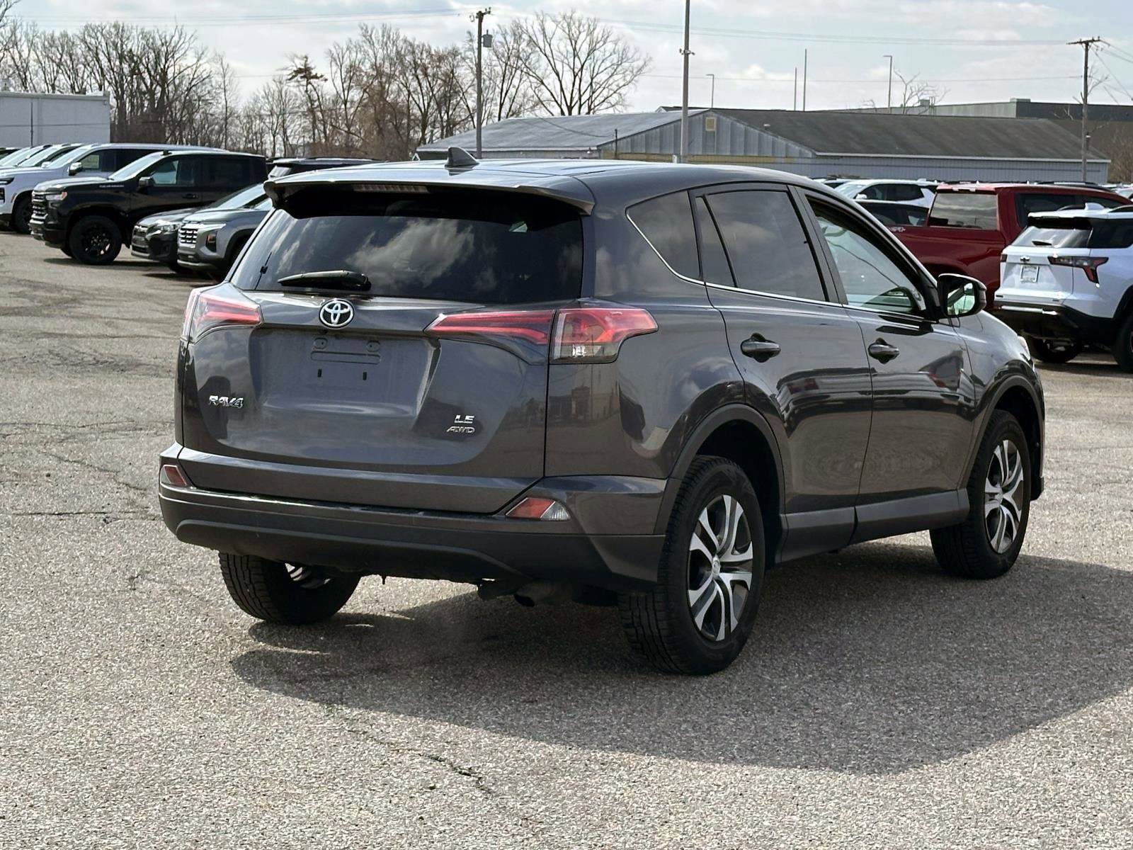Used 2018 Toyota RAV4 LE image 5