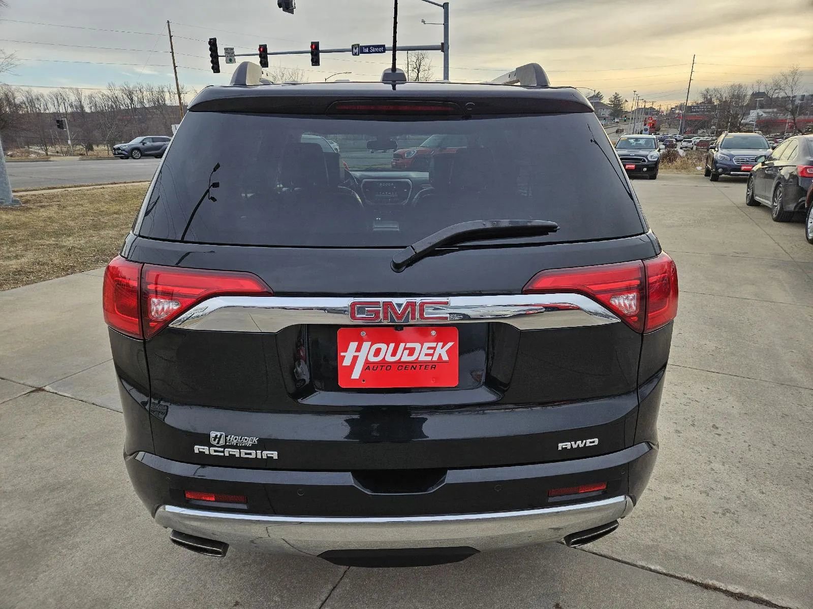 Used 2017 GMC Acadia Denali w/ Technology Package image 7