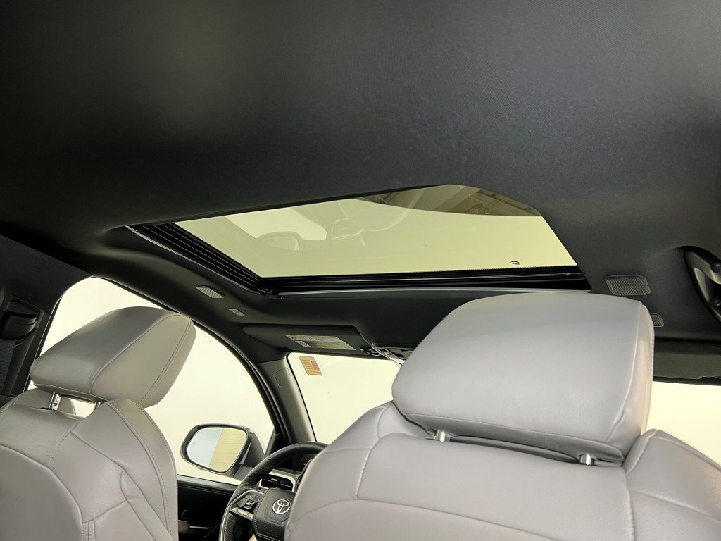 Used 2025 Toyota Tacoma Limited image 15