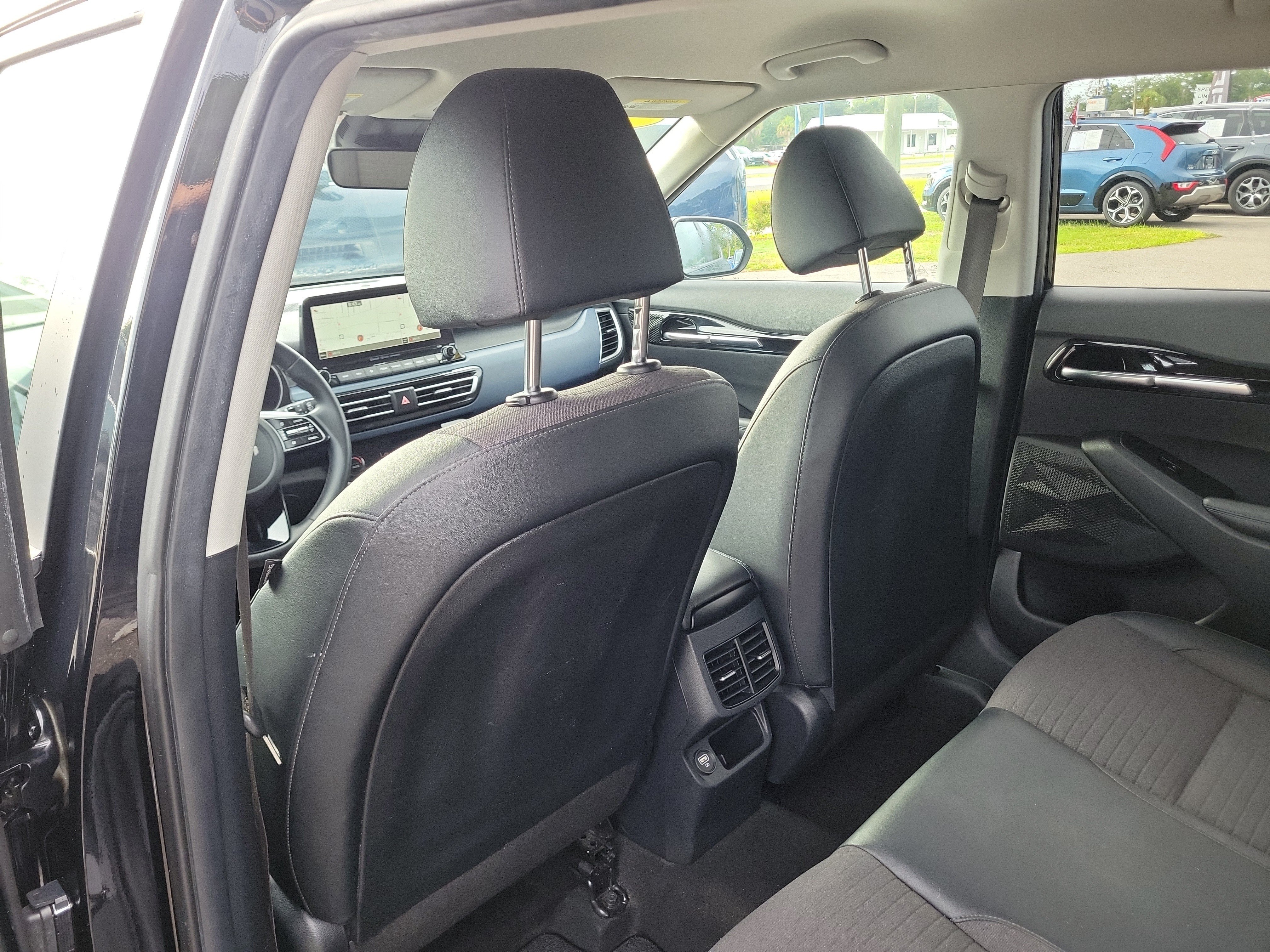 Used 2022 Kia Seltos S FWD image 16