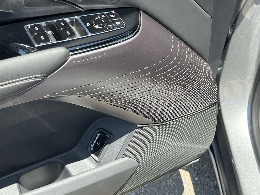 New 2025 Cadillac Lyriq Luxury image 17