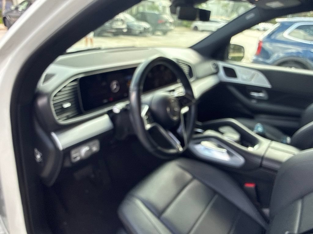 Used 2024 Mercedes-Benz GLE 450e 4MATIC image 4
