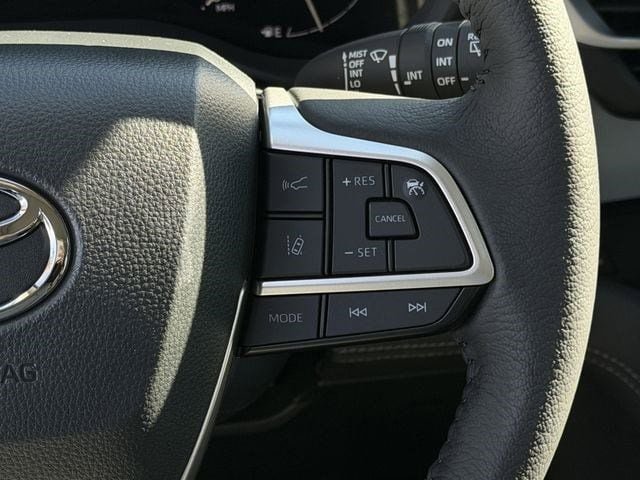New 2026 Toyota Sienna XLE FWD image 15