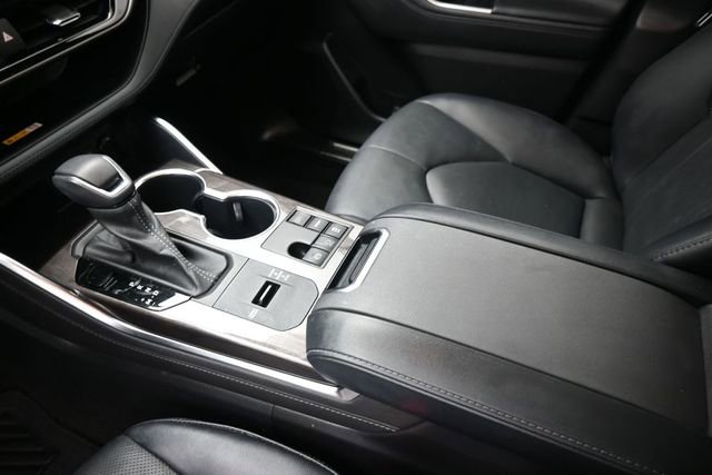Used 2023 Toyota Highlander Limited FWD image 9