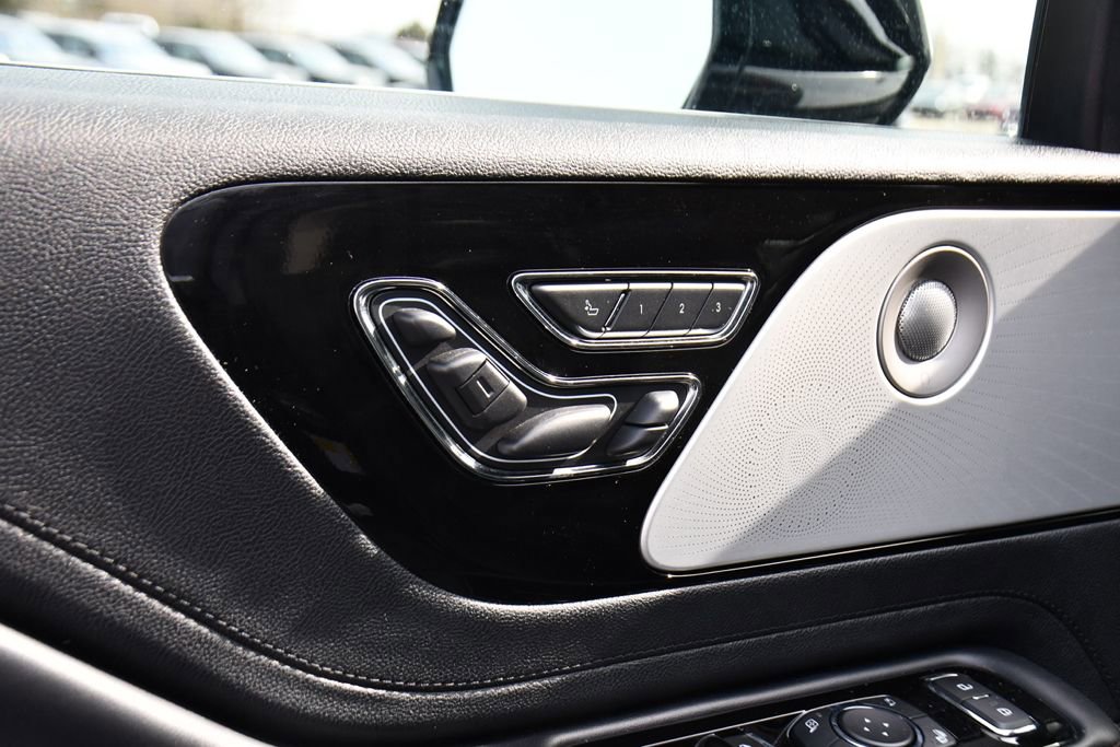Used 2022 Lincoln Aviator Reserve w/ Equipment Group 201A image 14