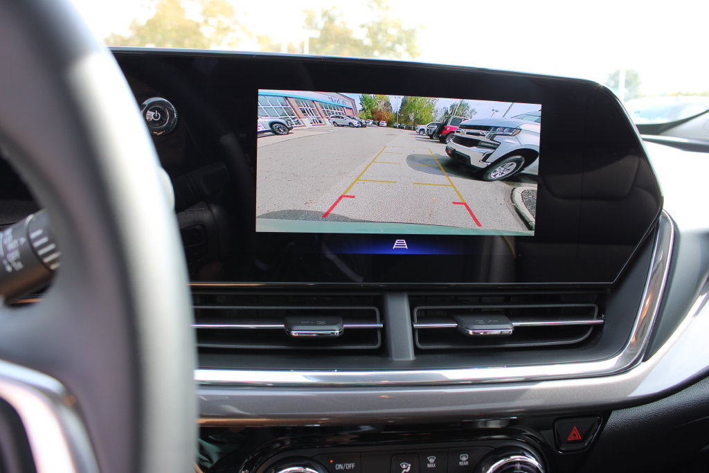 Used 2025 Chevrolet Trax ACTIV w/ Sunroof Package FWD image 19