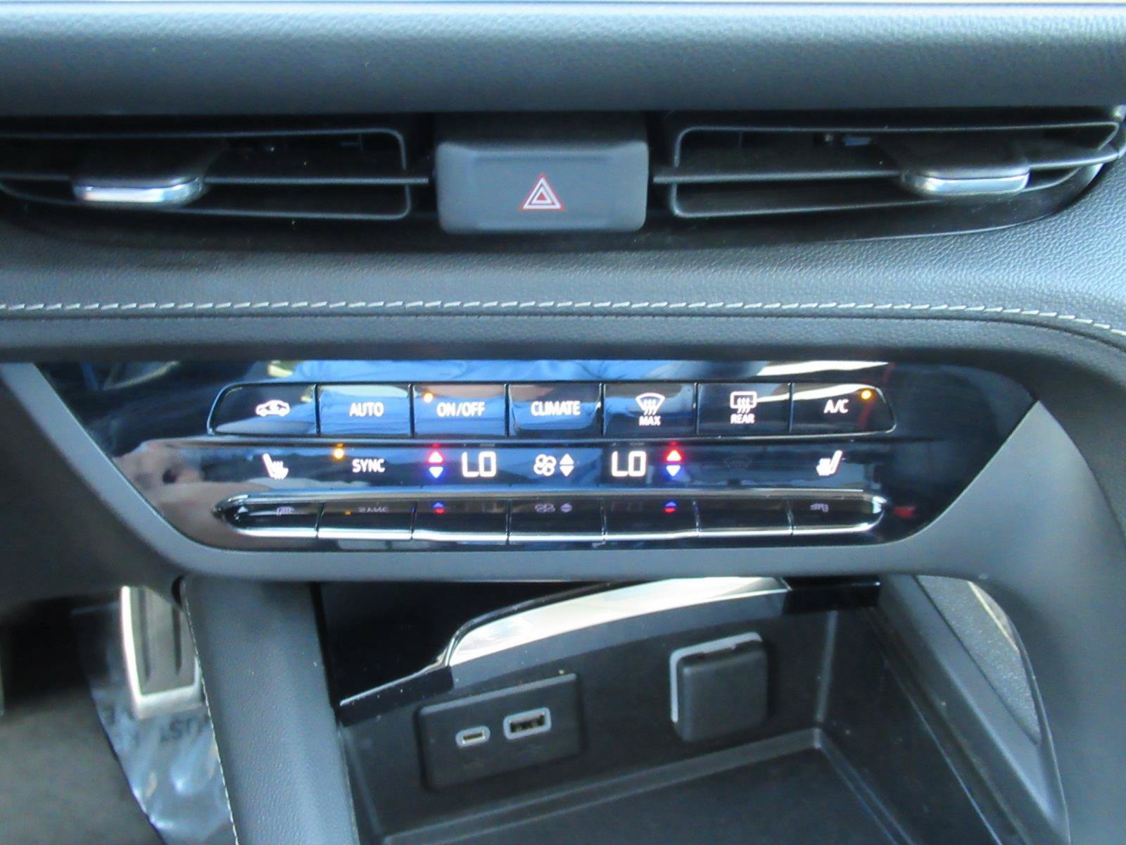 Used 2023 Buick Envision Essence w/ Sport Touring Package AWD/4WD image 31
