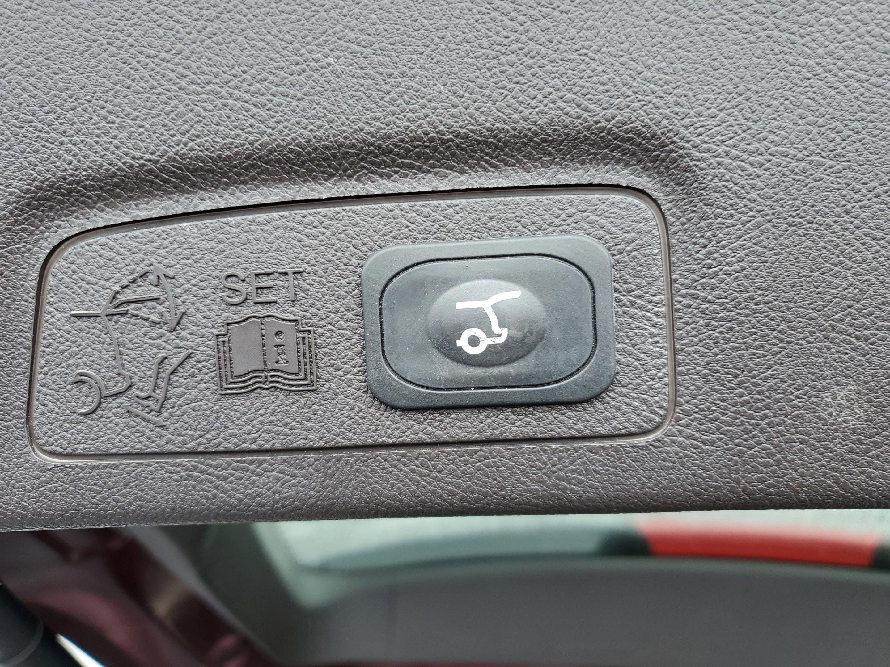 Used 2016 Lincoln MKC Reserve w/ Lincoln MKC Climate Package image 10