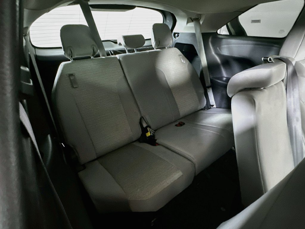 Used 2025 Toyota Sienna LE FWD image 16