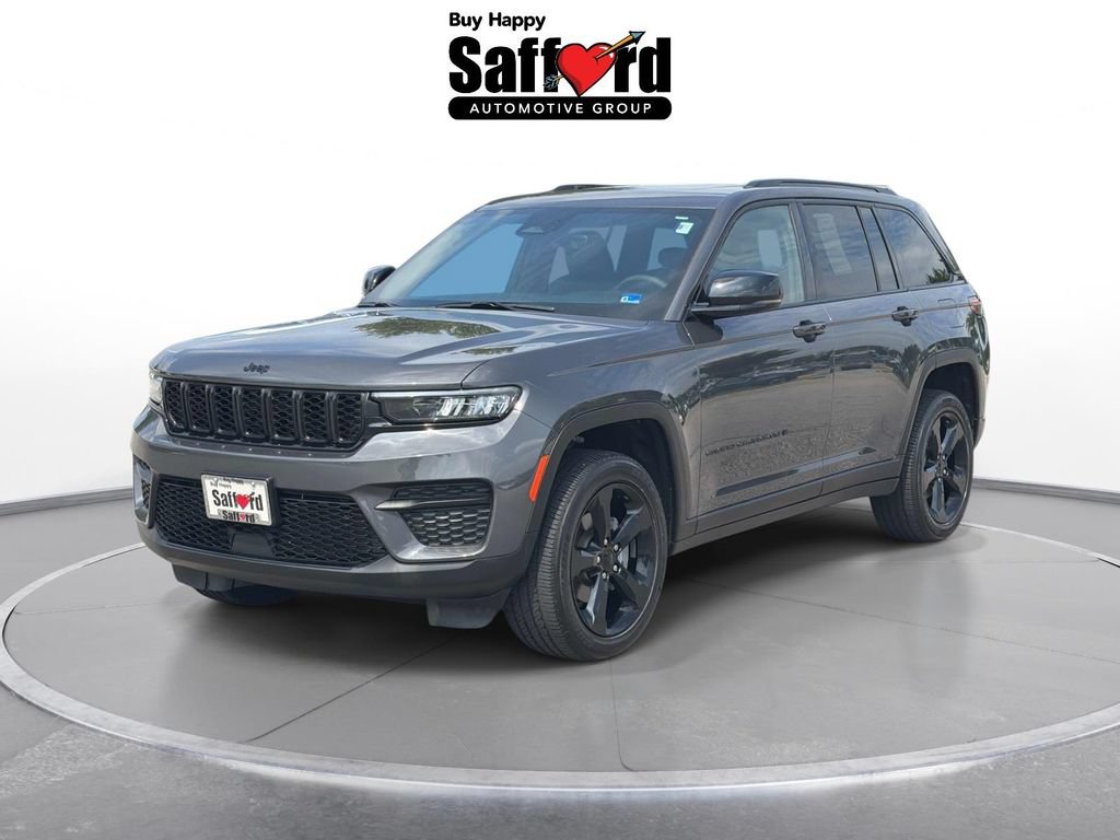 Used 2025 Jeep Grand Cherokee Altitude AWD/4WD image 1