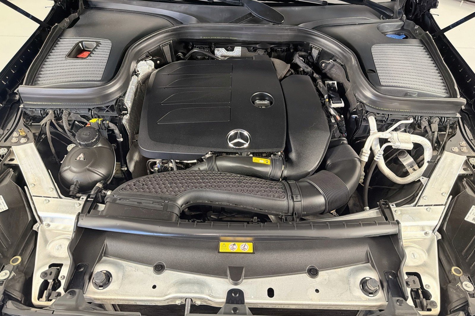 Used 2022 Mercedes-Benz GLC 300 image 11