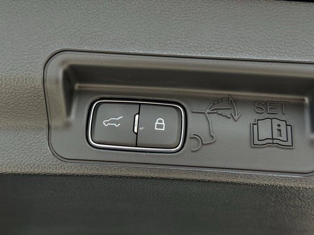 Used 2024 Ford Explorer XLT image 17