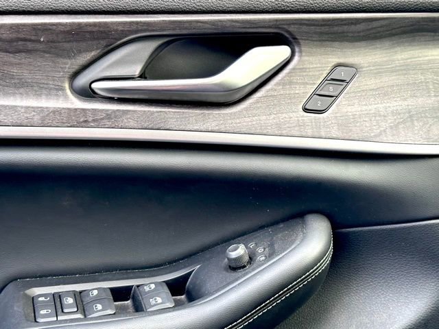 Used 2023 Jeep Grand Cherokee Limited w/ Luxury Tech Group II image 17