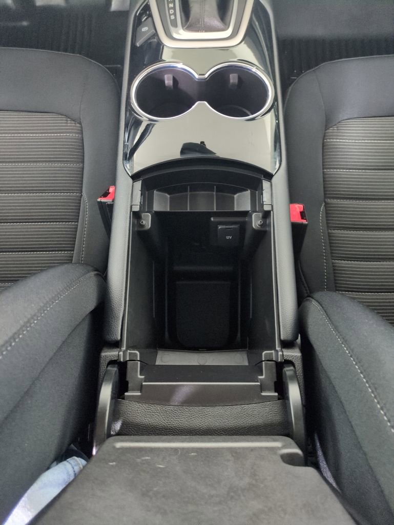 Used 2018 Ford Edge SEL image 25